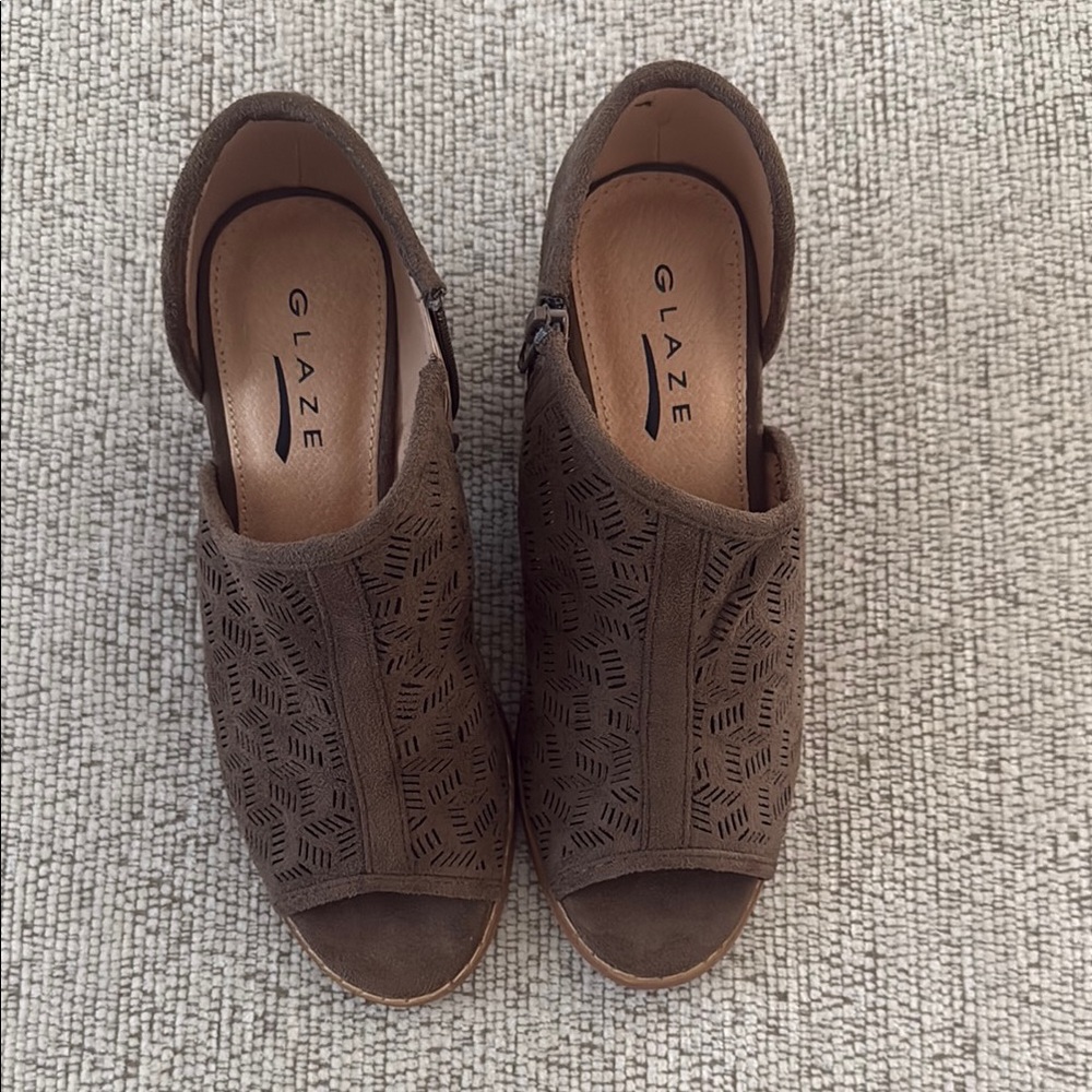 Glaze Women's Brown Peep-Toe Shoes